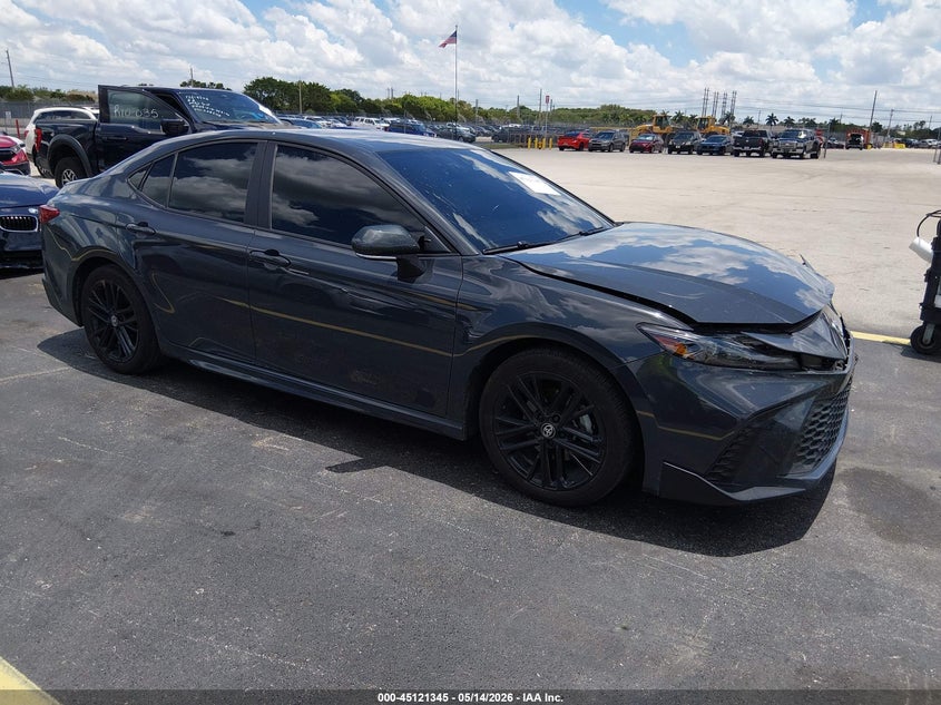 TOYOTA CAMRY SE 2025