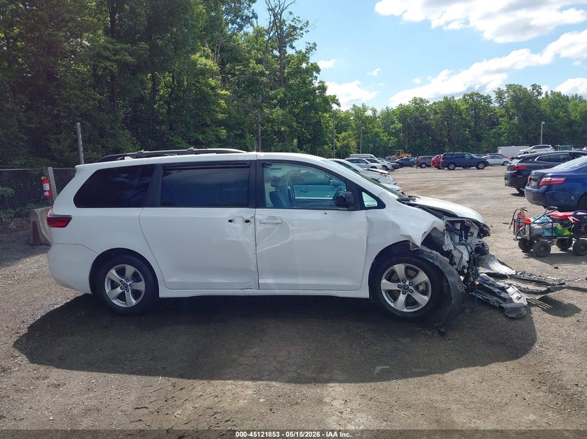VIN 5TDKZ3DC9JS939750 2018 TOYOTA SIENNA LE 8 PASSENGER