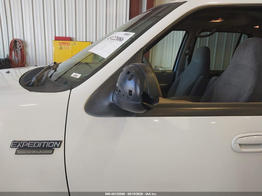 1998 Ford Expedition Eddie Bauer/Xlt VIN: 1FMRU18W6WLC34964 Lot: 45122086