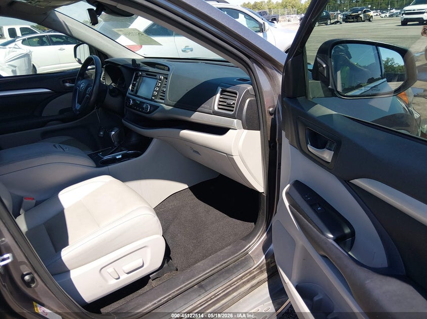 2019 TOYOTA HIGHLANDER auction photo 5