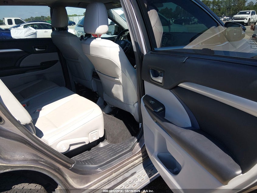 2019 TOYOTA HIGHLANDER auction photo 8