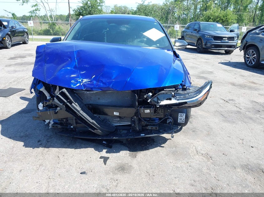 2025 HYUNDAI ELANTRA auction photo 6