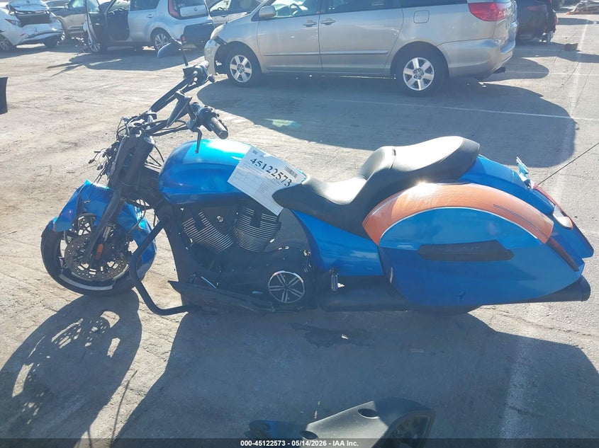 2014 Victory Motorcycles Cross Country VIN: 5VPDW36N2E3037112 Lot: 45122573