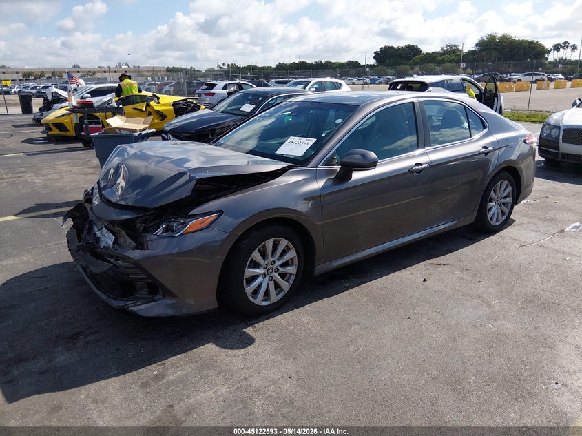 2018 Toyota Camry Le 4T1B11HK2JU536875 photo 1