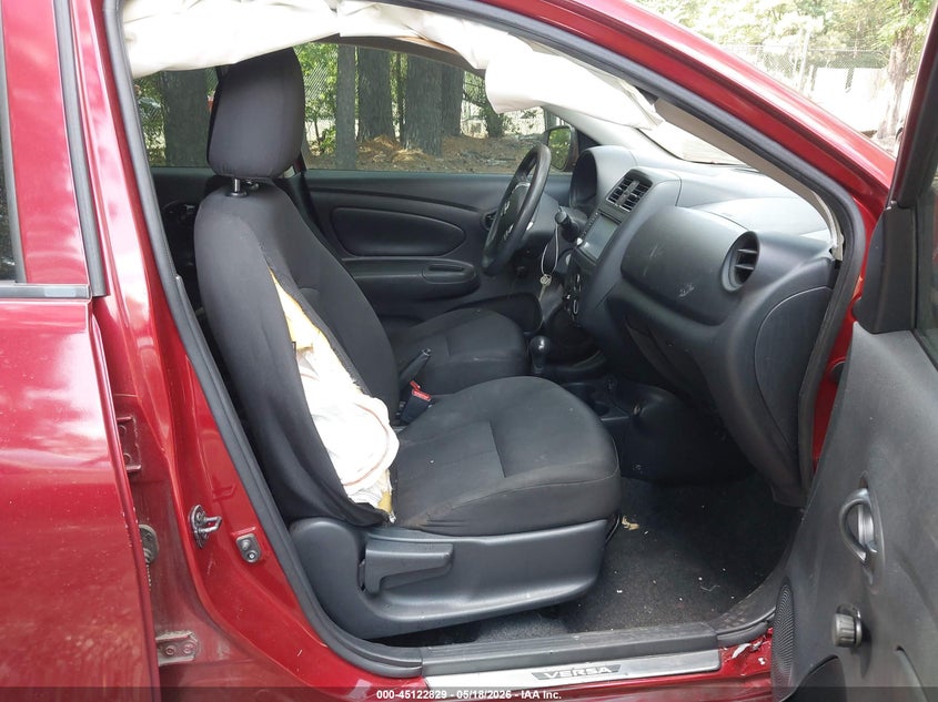 2019 NISSAN VERSA auction photo 5