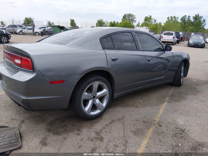 Vin: 2b3cl3cg5bh527630, lot: 45620598, dodge charger 20114