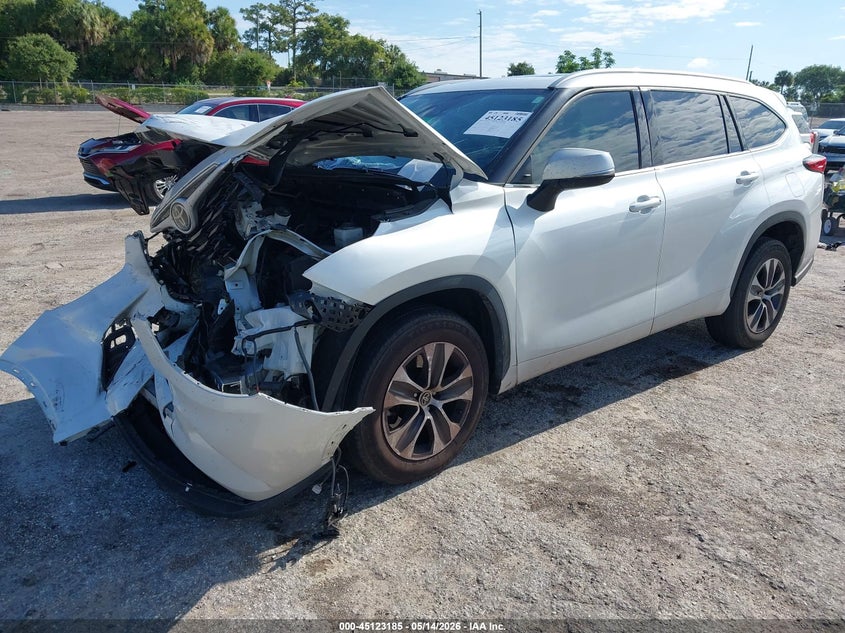 Vin: 5tdgzrah2ns552570, lot: 45620800, toyota highlander xle 20222