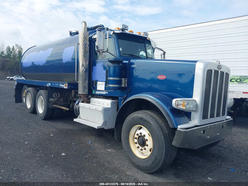 2013 PETERBILT 388