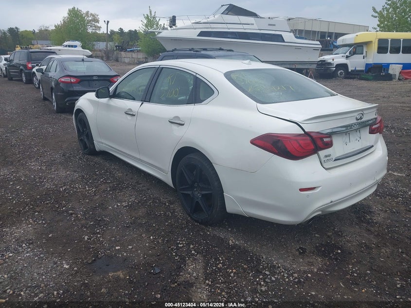 2016 INFINITI Q70 auction photo 3