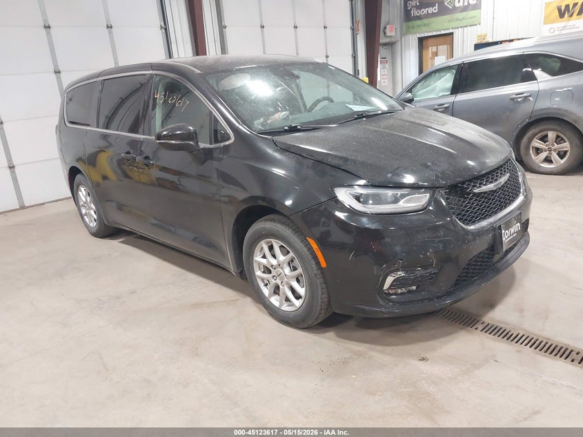 2023 CHRYSLER PACIFICA auction photo 1