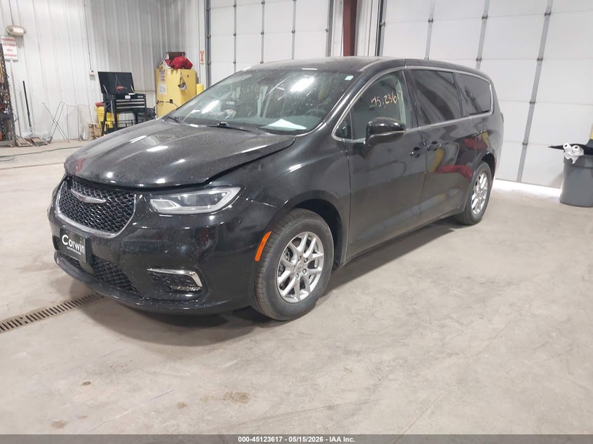2023 CHRYSLER PACIFICA auction photo 2