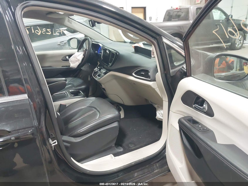2023 CHRYSLER PACIFICA auction photo 5