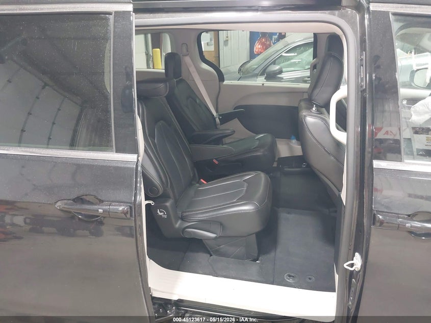 2023 CHRYSLER PACIFICA auction photo 8