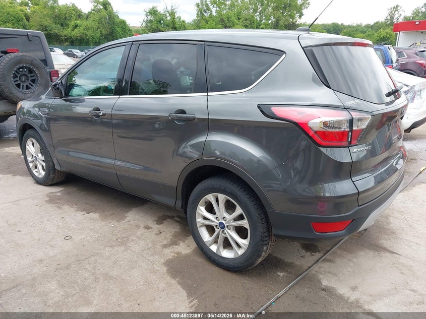 VIN 1FMCU0GD9HUB96949 2017 FORD ESCAPE SE