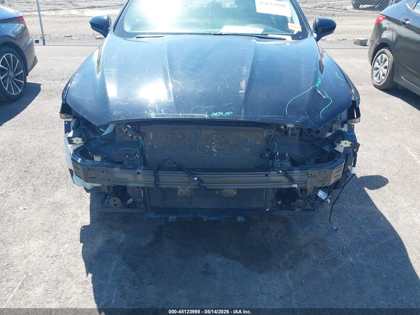VIN 3FA6P0HD9JR203201 2018 FORD FUSION SE