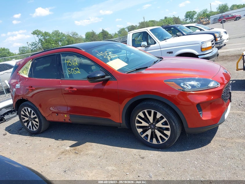 VIN 1FMCU9BZ3LUB11958 2020 FORD ESCAPE SE SPORT HYBRID