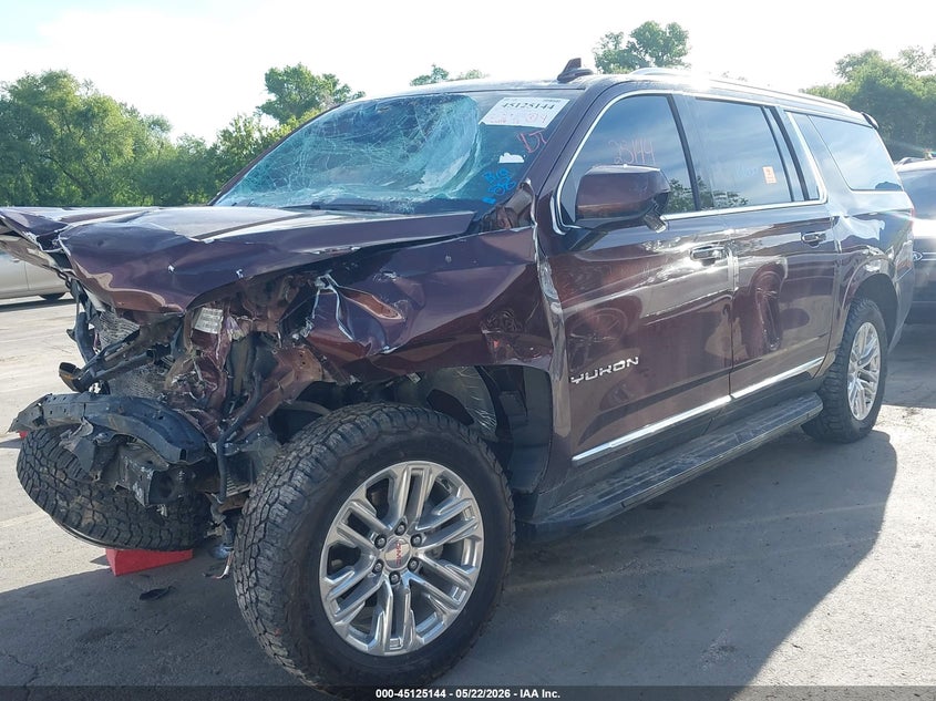 2022 GMC YUKON XL auction photo 2