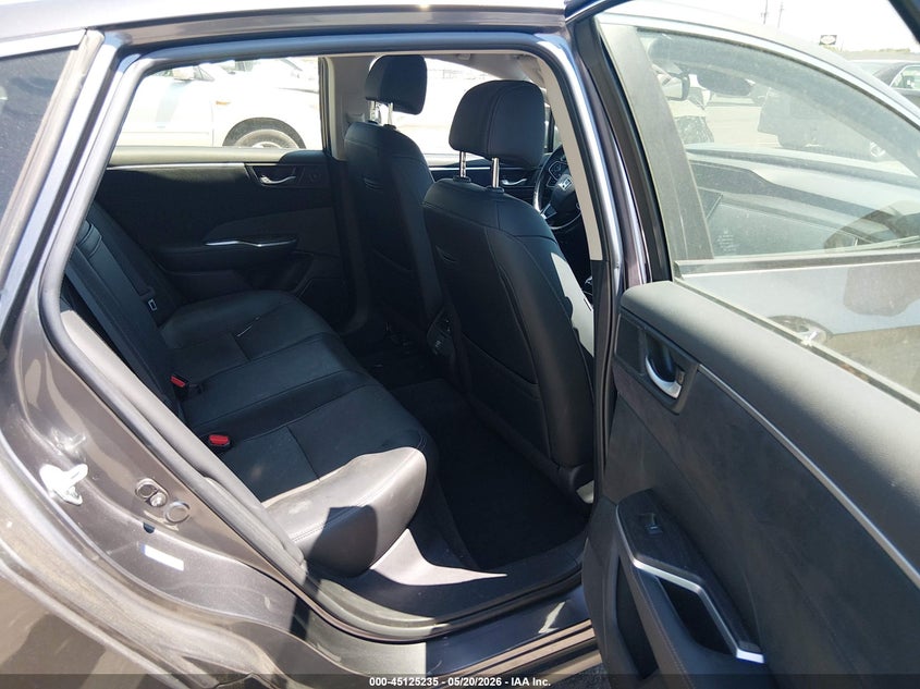 2018 Honda Clarity Plug-In Hybrid Touring VIN: JHMZC5F36JC000483 Lot: 45125235
