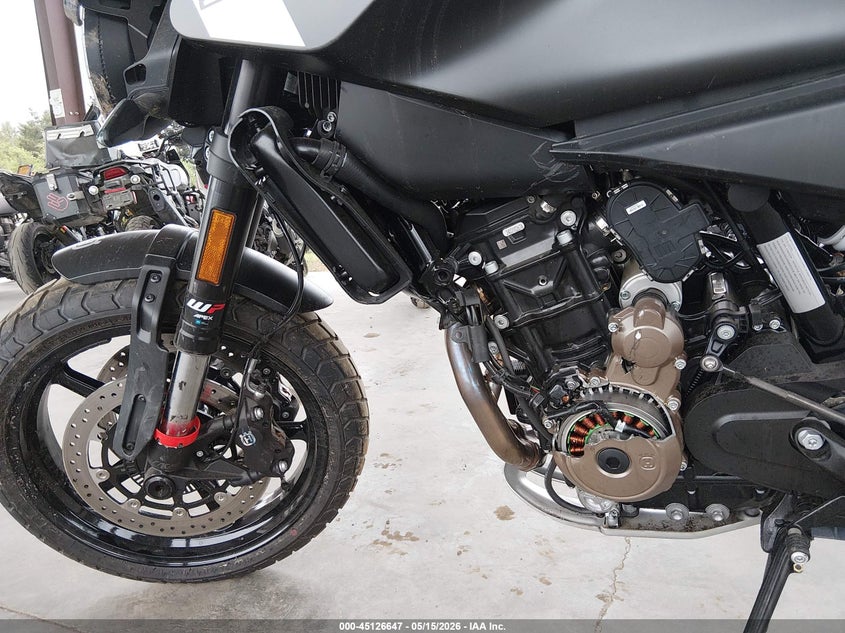 2025 Husqvarna Svartpilen/Vitpilen 801 VIN: VBKUF7400SM778943 Lot: 45126647