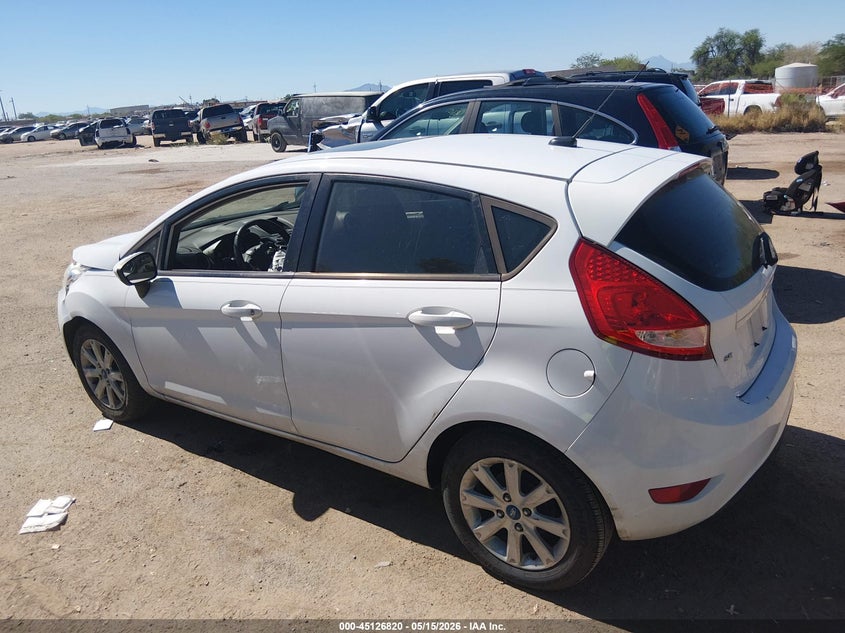 3FADP4EJ4CM118579 2012 Ford Fiesta 1.6 Se white