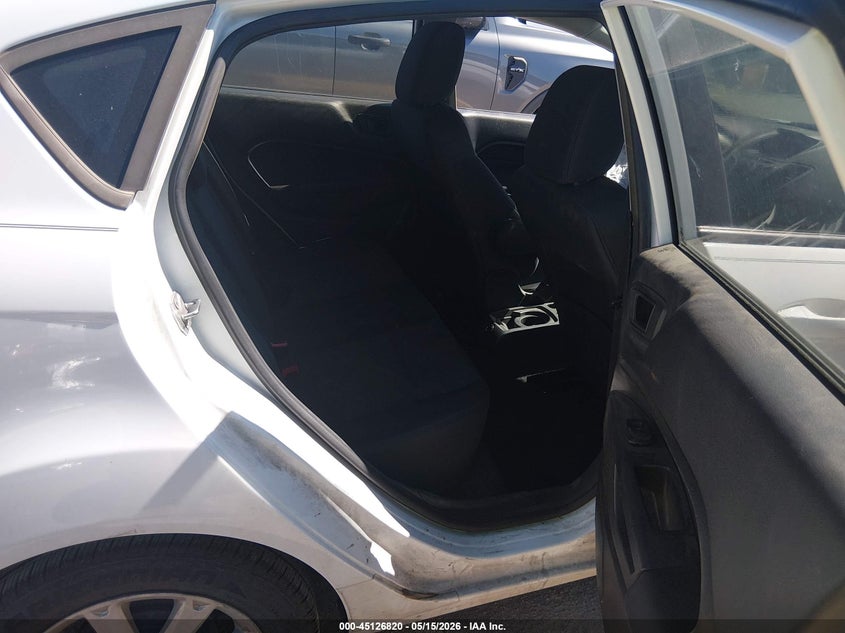 3FADP4EJ4CM118579 2012 Ford Fiesta 1.6 Se white
