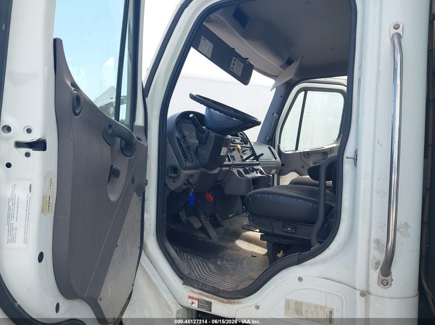2017 FREIGHTLINER M2 106 auction photo 6