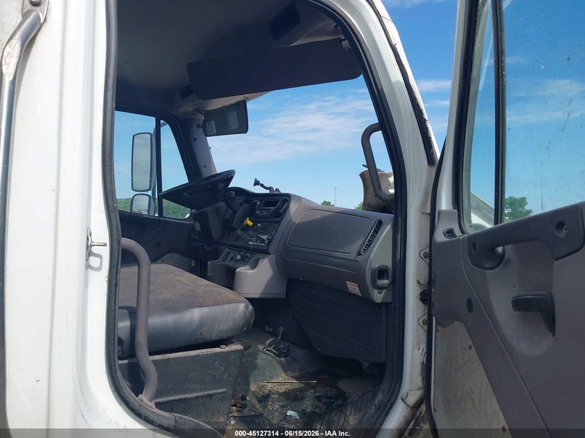 2017 FREIGHTLINER M2 106 auction photo 7