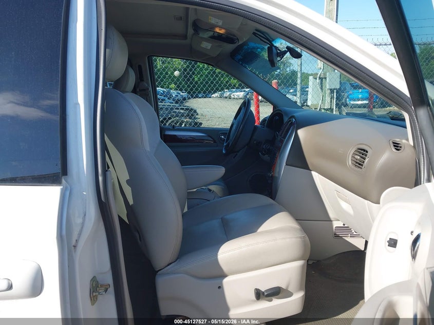 AtlanticExpress - Chrysler Town & Country