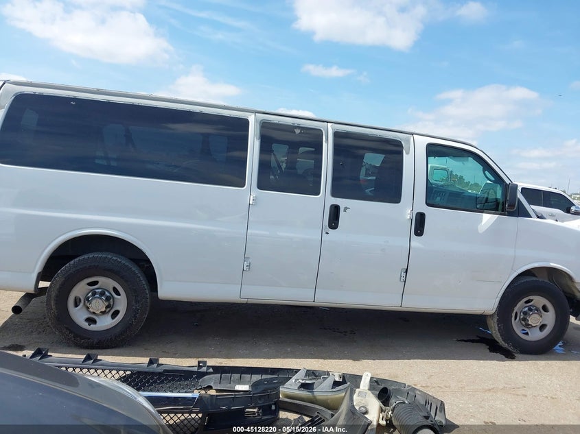 2012 Chevrolet 6.0 Express 3500 Lt white Lot 111045128220 Vin 1GAZG1FG3C1158014