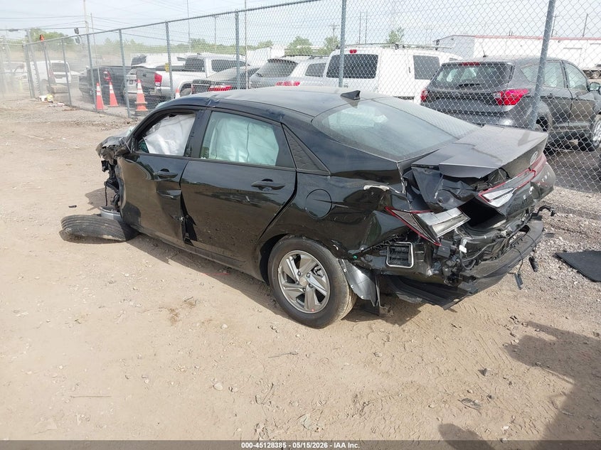 2026 HYUNDAI ELANTRA auction photo 3