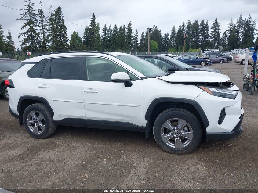 2022 TOYOTA RAV4 HYBRID XLE — Photo 13
