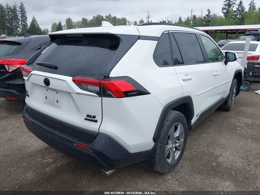 2022 TOYOTA RAV4 HYBRID XLE — Photo 4