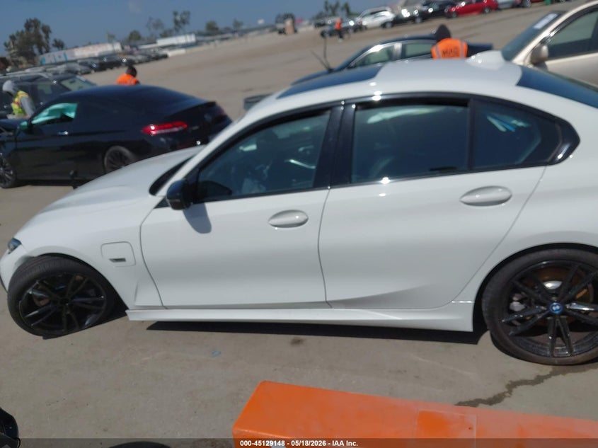 VIN 3MW5P7J06N8C28586 2022 BMW 330E