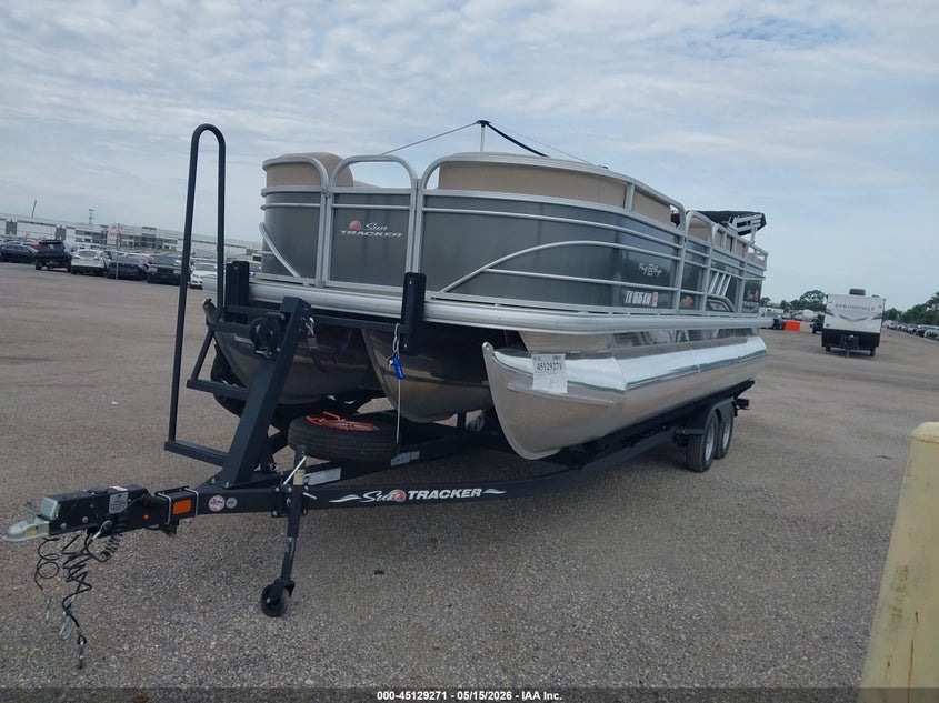 2023 SUNTRACKER PH30 PONTOON BOAT auction photo 2
