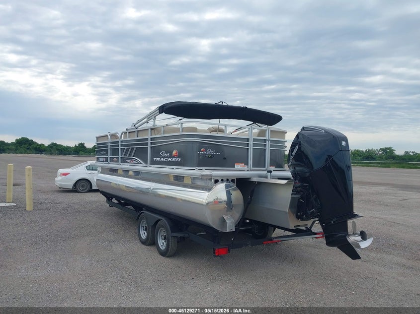 2023 SUNTRACKER PH30 PONTOON BOAT auction photo 3