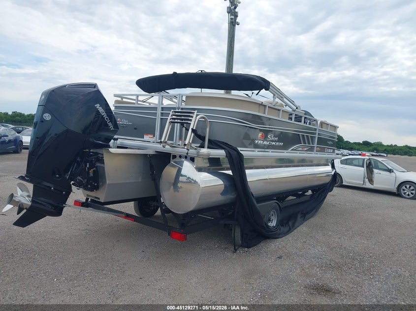 2023 SUNTRACKER PH30 PONTOON BOAT auction photo 4
