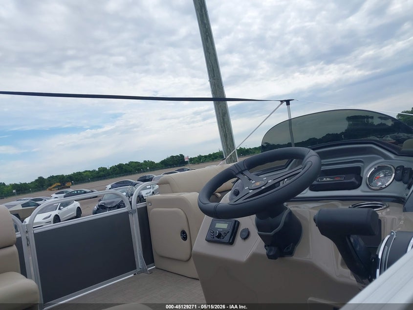 2023 SUNTRACKER PH30 PONTOON BOAT auction photo 5