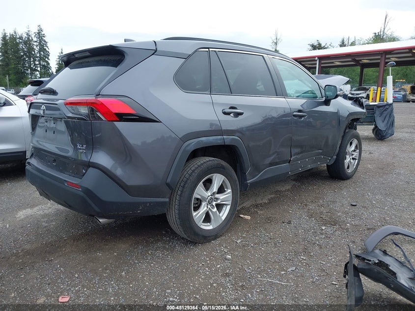 2021 TOYOTA RAV4 XLE — Photo 4