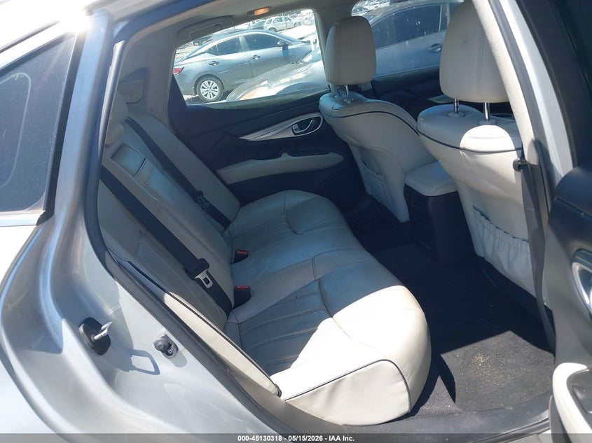 2016 INFINITI Q70 auction photo 8