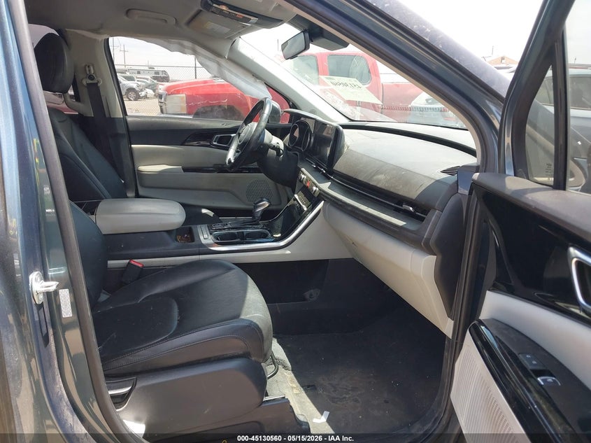 2024 KIA CARNIVAL MPV auction photo 5