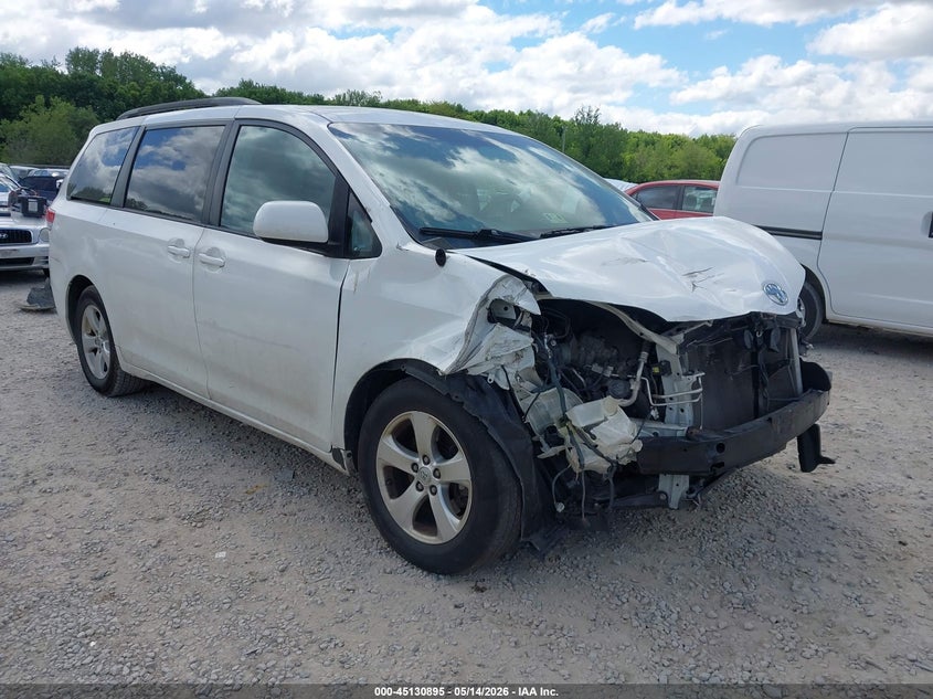 2013 TOYOTA SIENNA LE V6 8 PASSENGER