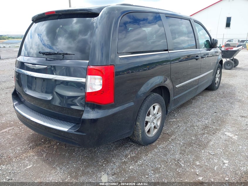 2012 CHRYSLER TOWN & COUNTRY auction photo 4