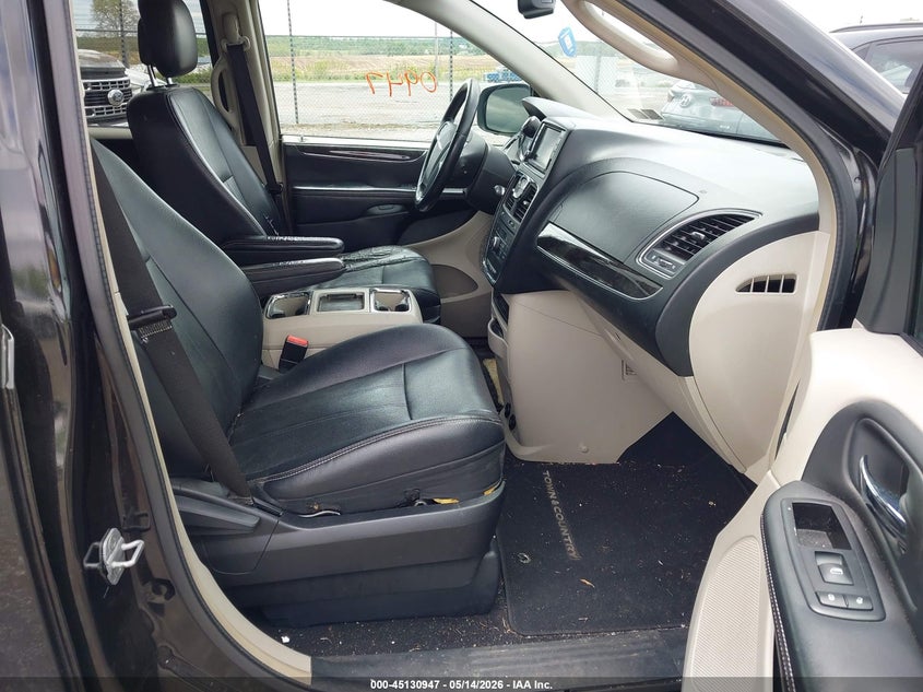 2012 CHRYSLER TOWN & COUNTRY auction photo 5