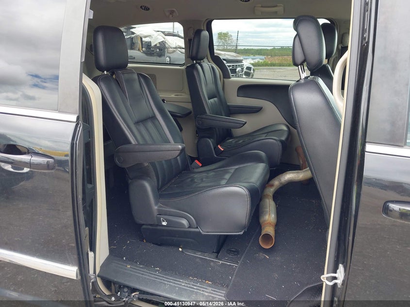 2012 CHRYSLER TOWN & COUNTRY auction photo 8