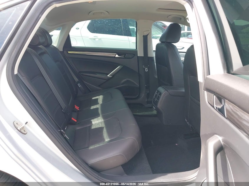 2020 VOLKSWAGEN PASSAT auction photo 8