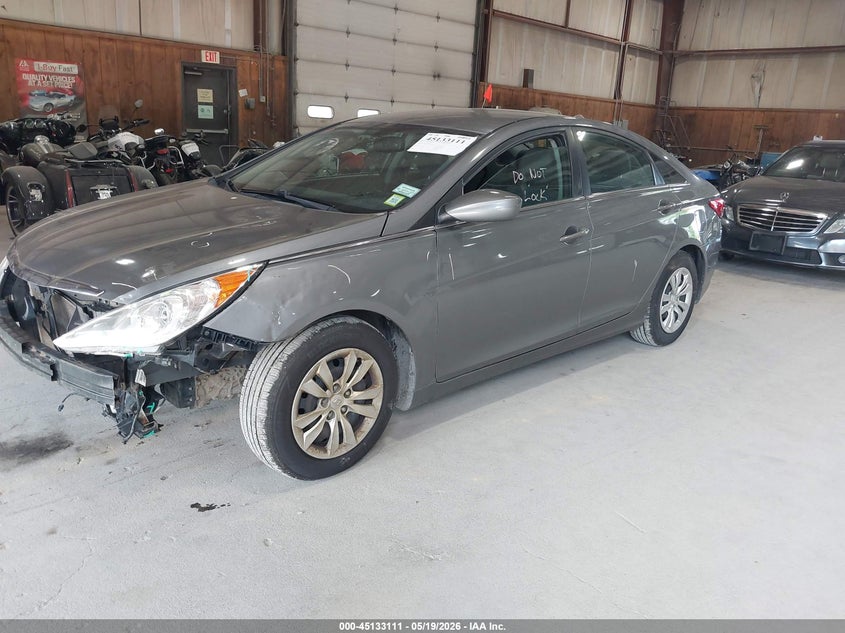 5NPEB4AC2DH553905 2013 HYUNDAI SONATA GLS photo 1