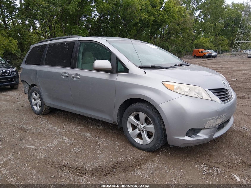 2012 Toyota Sienna 3.5 Le V6 8 Passenger silver Lot 111045133347 Vin 5TDKK3DCXCS255829