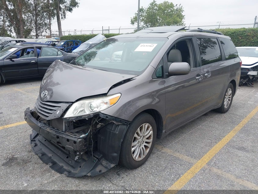 2016 Toyota Sienna Xle Premium 8 Passenger 5TDYK3DC2GS741132 photo 1