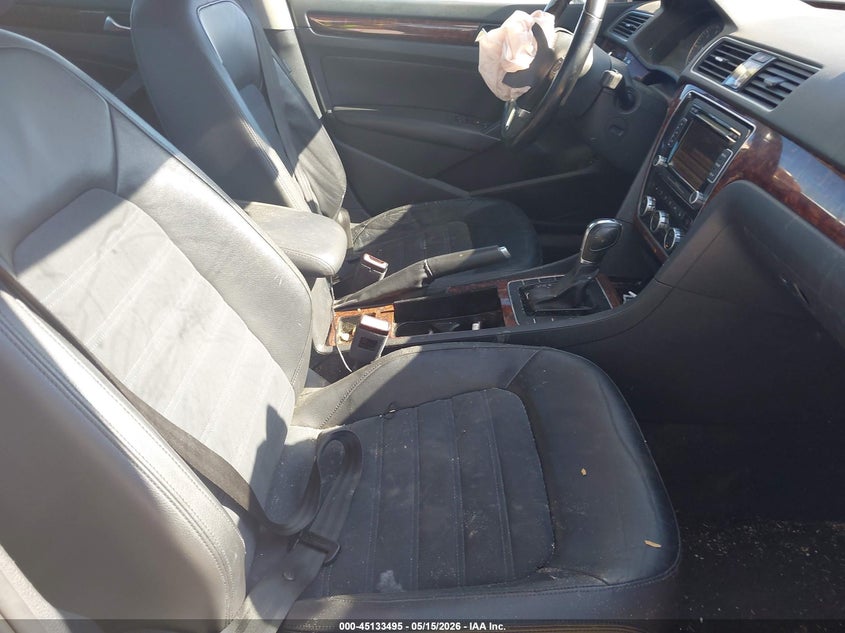 2012 VOLKSWAGEN PASSAT auction photo 5