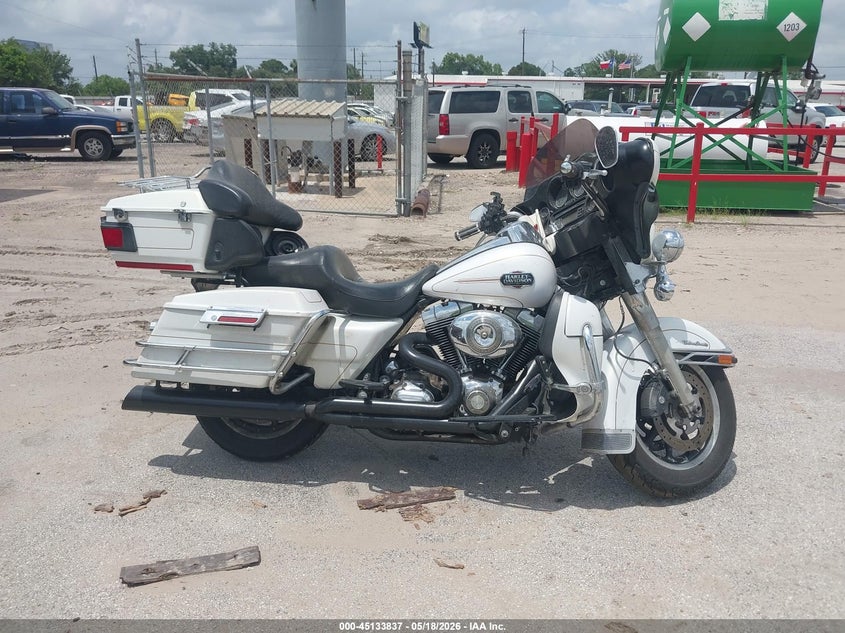 2008 Harley-Davidson Flhtcui VIN: 1HD1FC4158Y651093 Lot: 45133837
